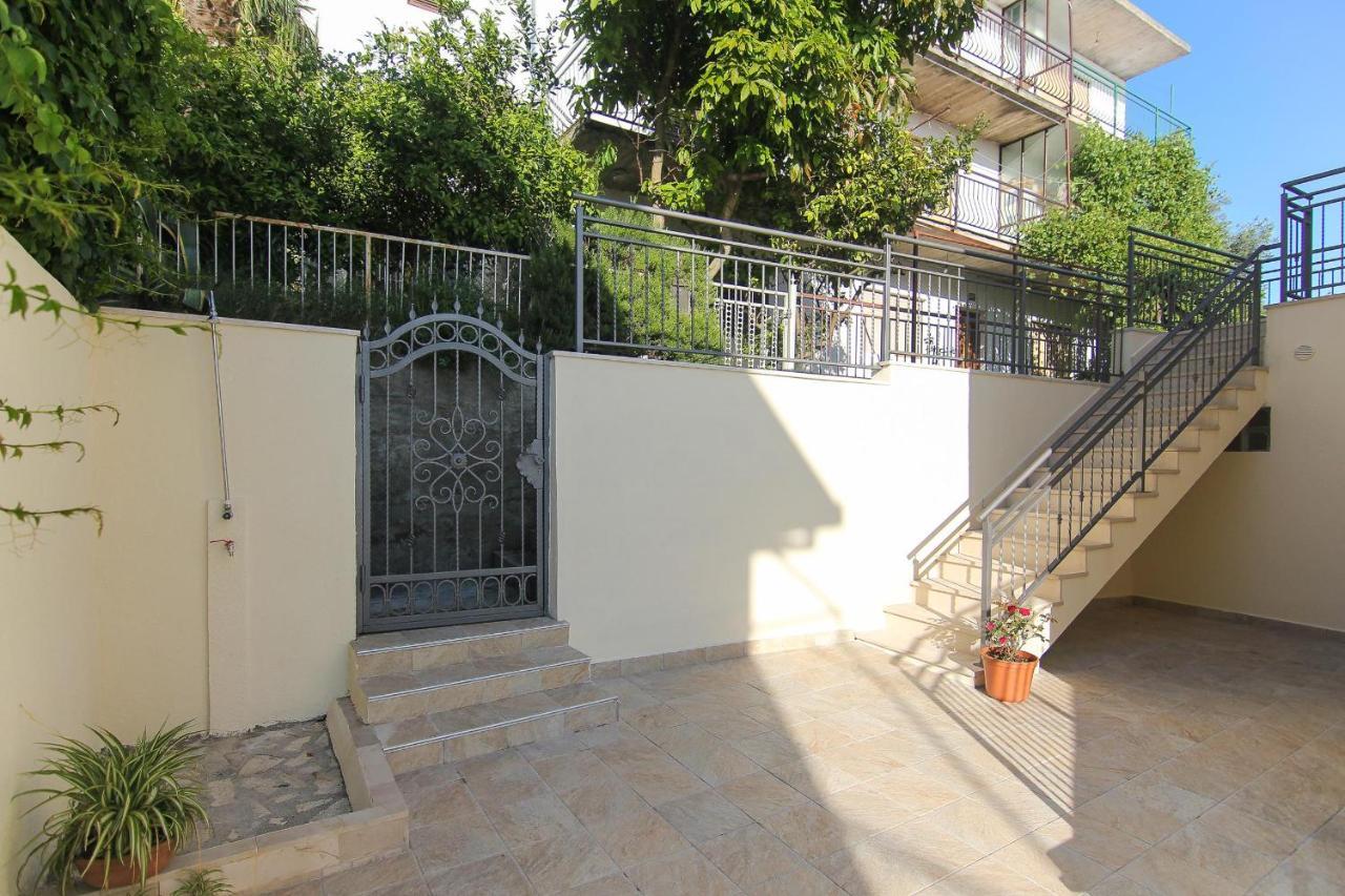 Apartments Villa Alex Подаца Екстер'єр фото